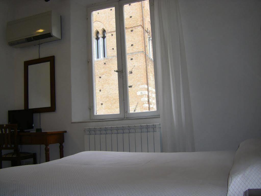 艾尔伯格卡那多罗酒店 锡耶纳 外观 照片
